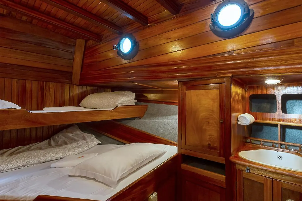 Botel Akos Hotel Venice