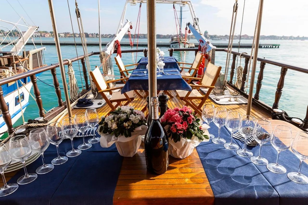 Botel Akos Hotel Venice