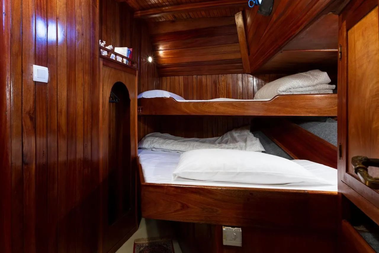 Akos Hotel Venecia Hotel en barco